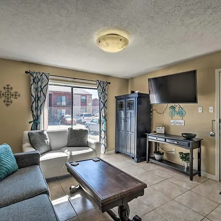 Game Day Retreat Pool Access, 2 Mi To Texas A And M Appartement
